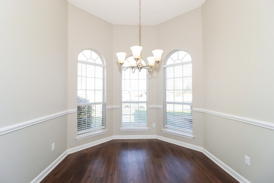 Building Photo - 90 Oakridge Cove