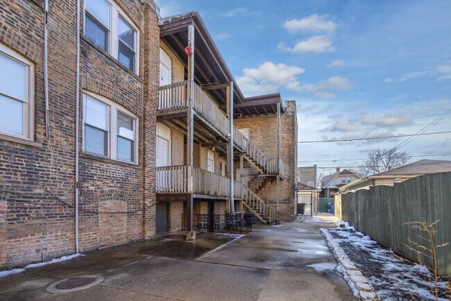 Building Photo - 1838 50th Ct