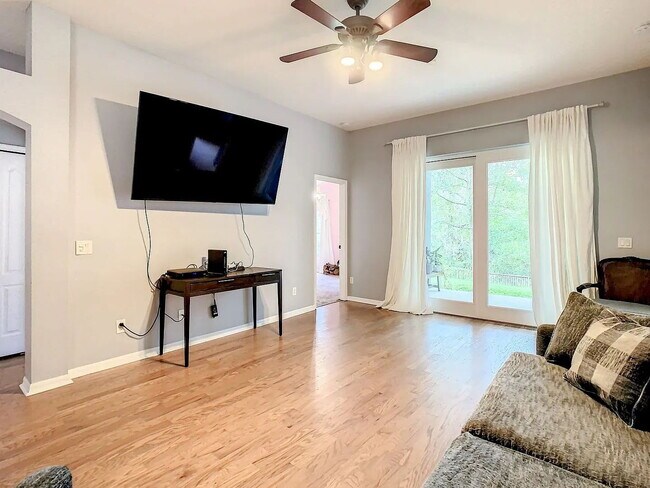 Building Photo - "Spacious 4-Bedroom Haven with 2 Full Baths in Brandon, FL – Your Dream Home Awaits!"