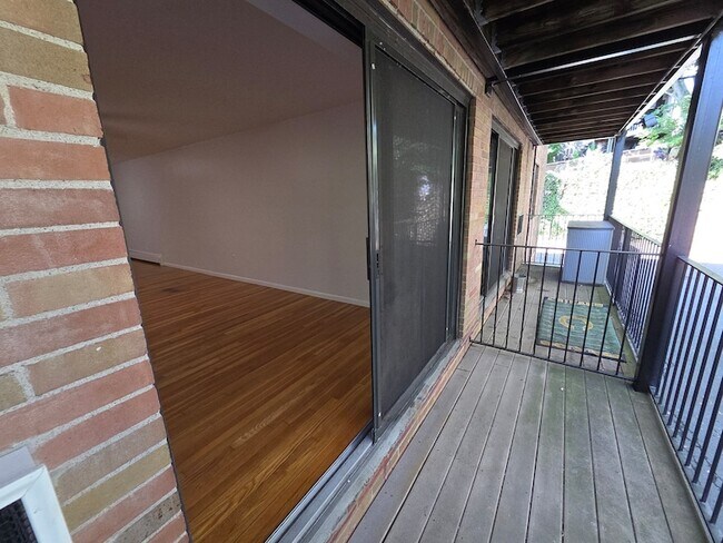 Building Photo - 10 Coffey St