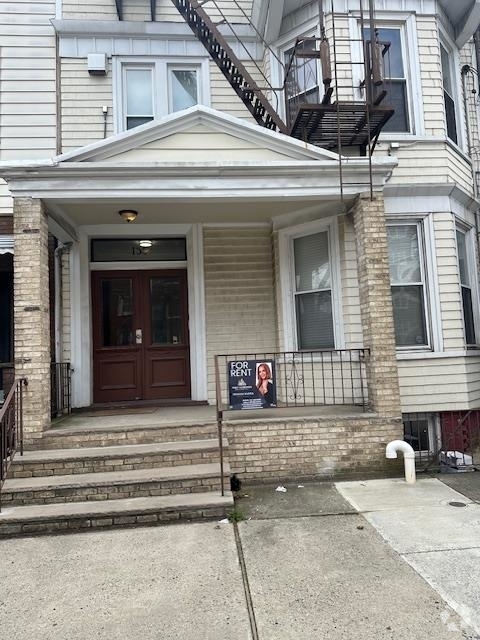 Building Photo - 155 Bowers St