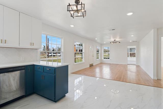 Building Photo - 602 W Pecan St