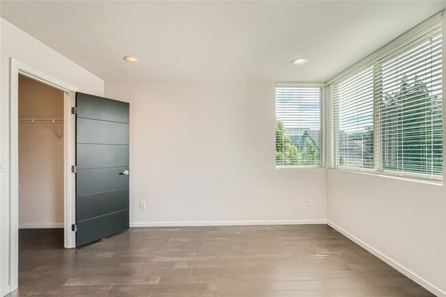 Building Photo - Modern West Seattle Townhome with Rooftop ...