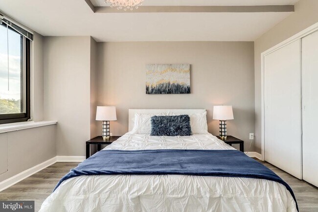 Building Photo - 1011 Arlington Blvd