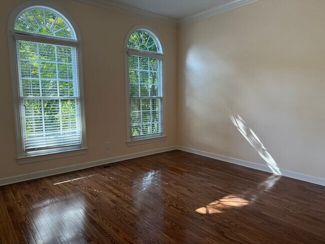 Building Photo - Stunning, Elegant Residence in Chapel Hill...