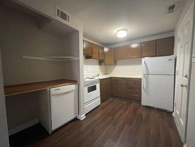 Building Photo - 220 S Laurel Ave