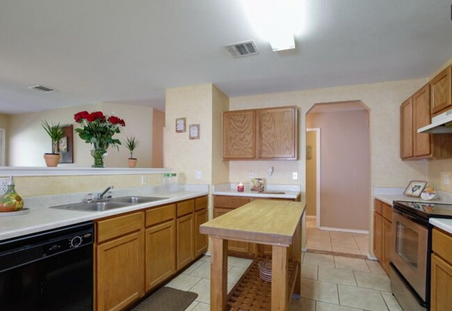 Building Photo - 4015 Angel Trumpet