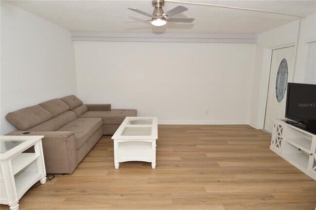 Building Photo - 4700 Cove Cir