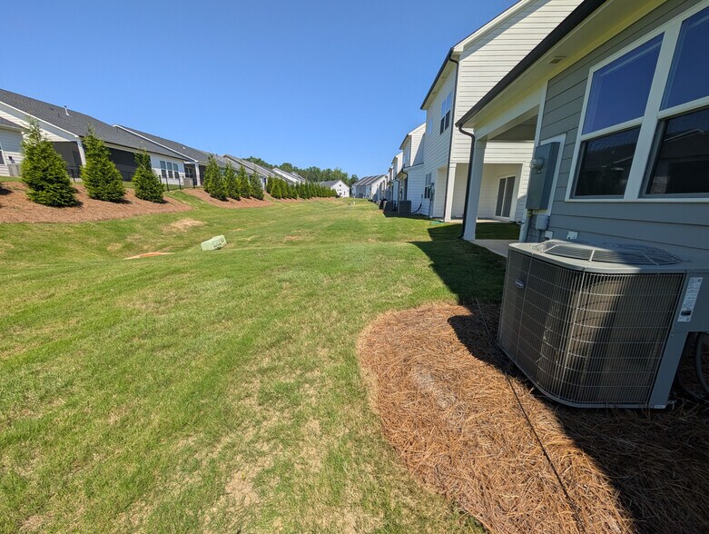 Building Photo - Room in Townhome on Munsing Dr