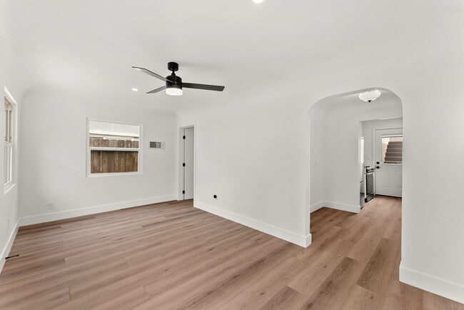 Building Photo - 749-749.5-7495 York Ct