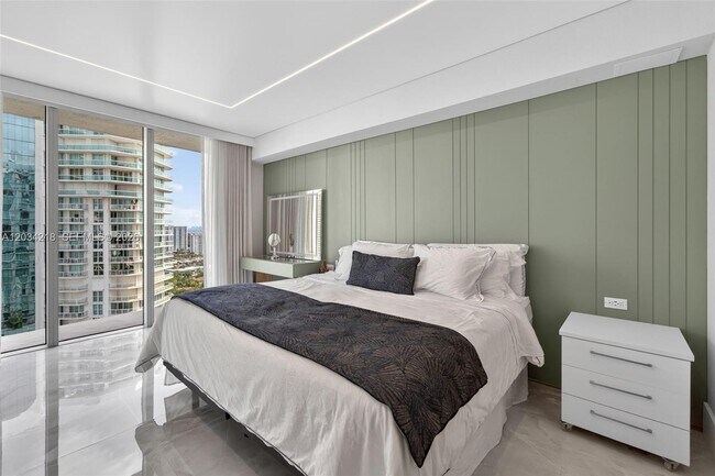 Building Photo - 300 Sunny Isles Blvd