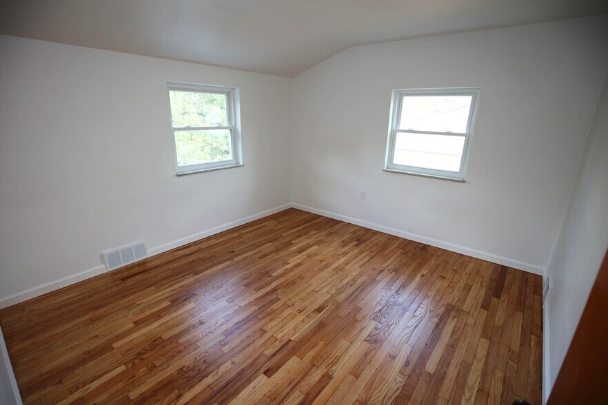 Bedroom 1 - 1213 Monongahela Blvd