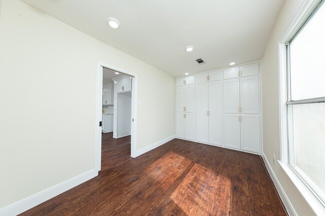 Building Photo - 913 Willow St