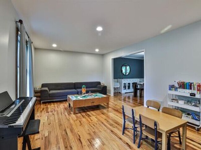 Building Photo - Beautiful Home in Prime Montgomery Location