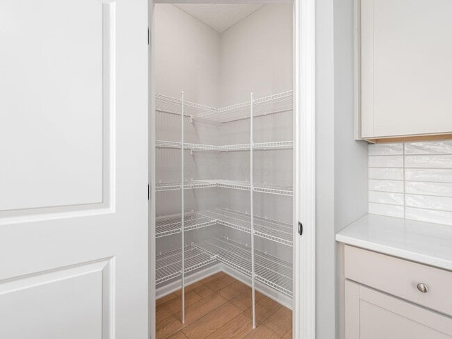 Building Photo - 37 Littondale Dr