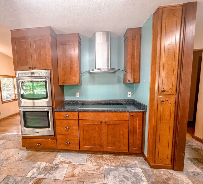 Building Photo - 31835 Owl Rd