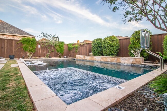 Building Photo - Stunning 4-Bedroom Luxury Home with Resort-Style Pool in Prestigious Oakmont Estates – Available ...