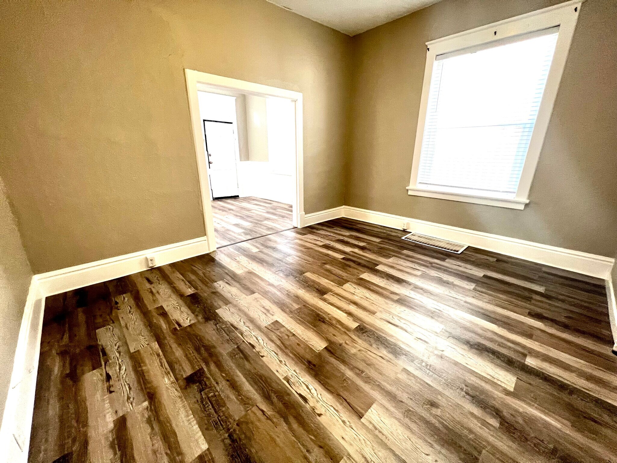 Building Photo - 211 Broadway Ave