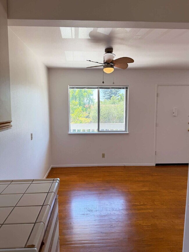 Building Photo - Charming 1BD/1BA Apartment Near Sonoma Plaza - Available Now.