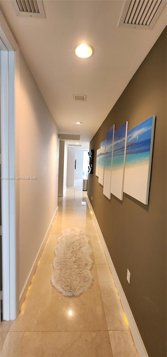Building Photo - 15811 Collins Ave