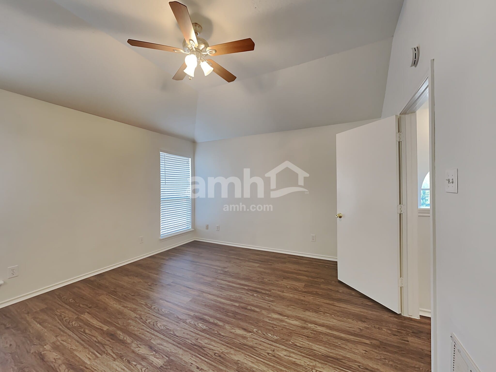 Building Photo - 1103 Lochmoor Ln