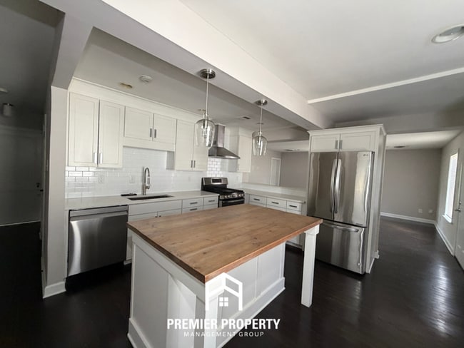 Building Photo - Stunning 3BR Memphis Home with Fenced Backyard & Patio