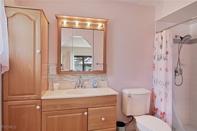 Building Photo - 4531 SW 14th Pl