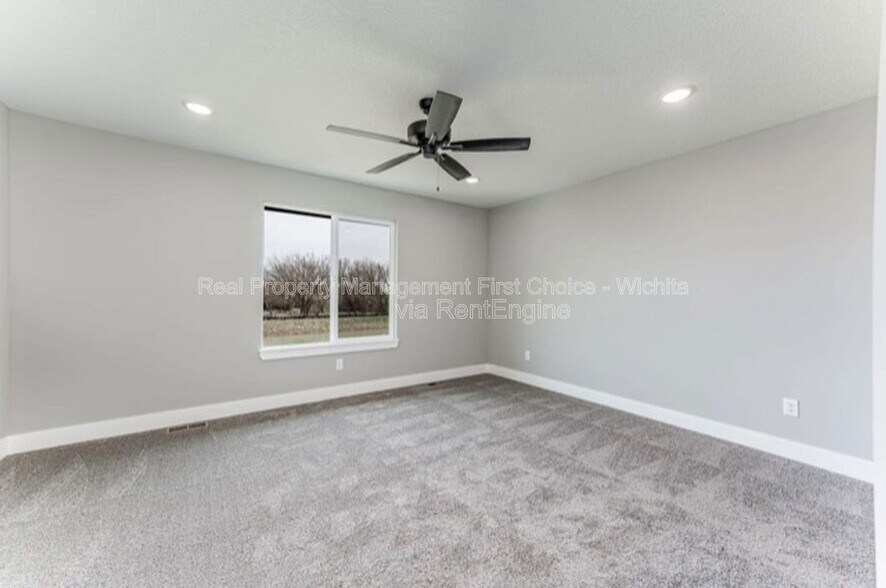 Building Photo - 1256 Main St