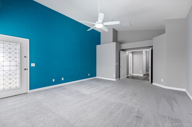 Building Photo - 2313 W Straight Arrow Ln