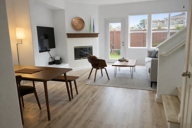 Building Photo - 634 Sumner Way