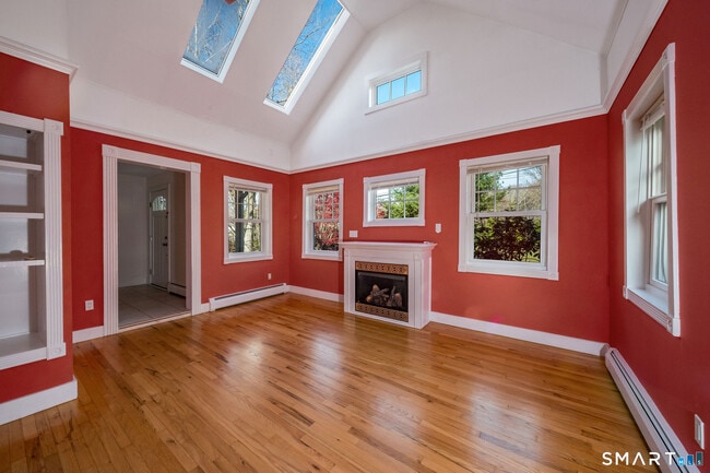 Building Photo - 90 Boston Post Rd