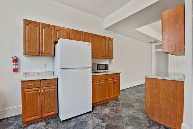 Building Photo - Professionally Managed// 3 Bedroom 2 Bathroom Condo // Kalorama/Dupont Circle// 1 Parking Spot In...
