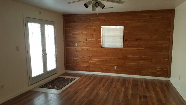 Building Photo - 9716 Summerwood Cir