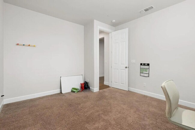Building Photo - 3190 Quail Ravine Ct