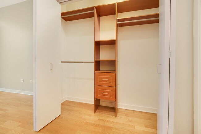 Building Photo - Gorgeous River North penthouse for rent!