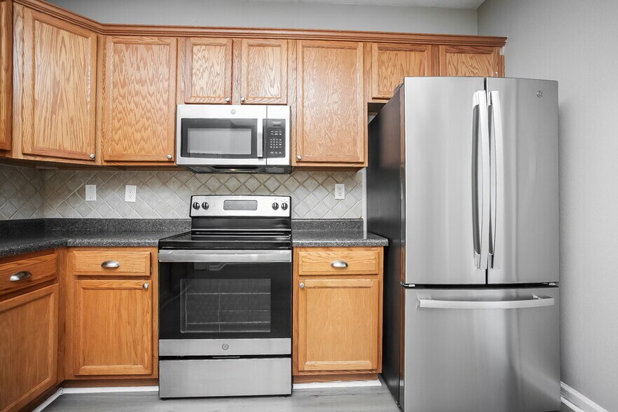 Building Photo - 9864 White Poplar Dr