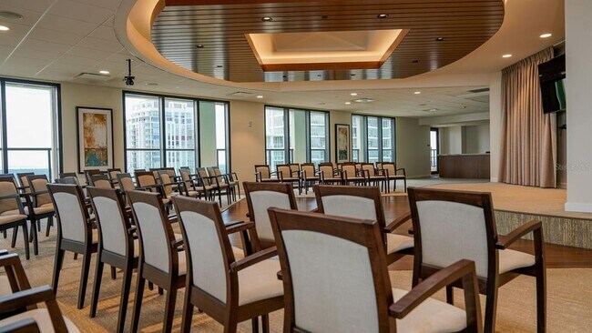 Building Photo - 1 Beach Dr SE