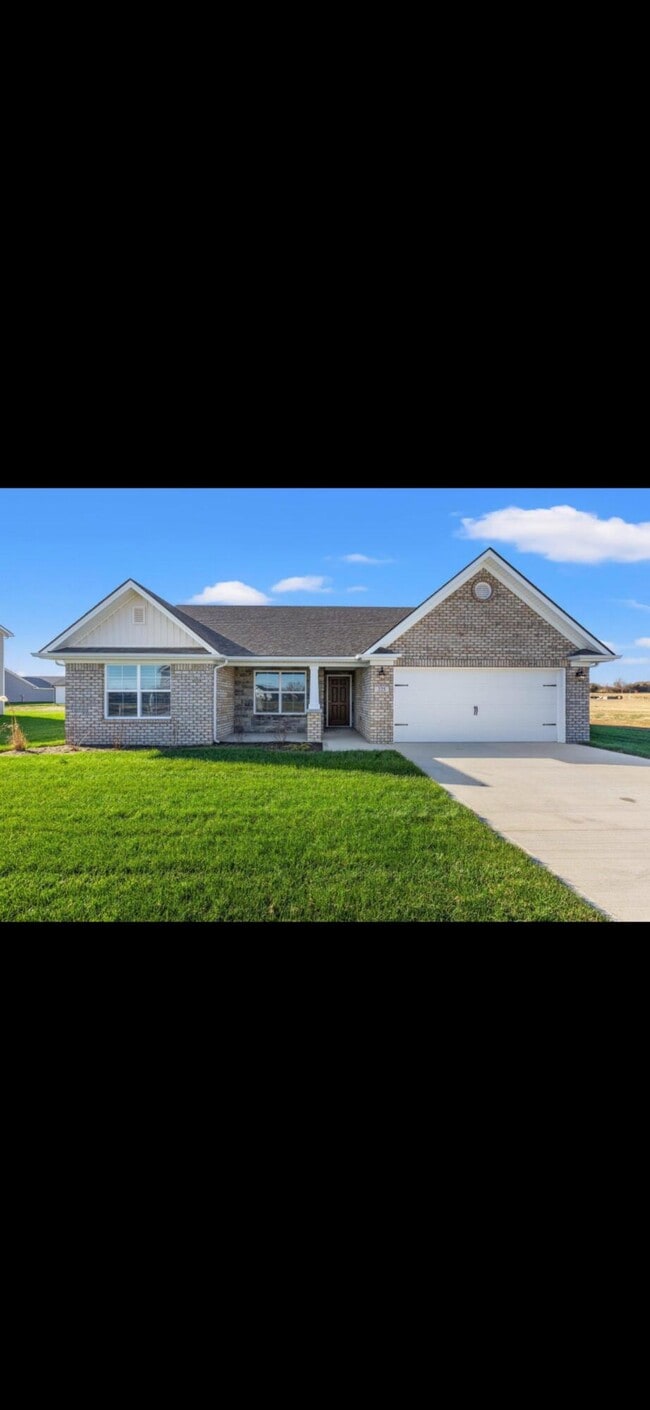 Primary Photo - 340 Pageant Dr