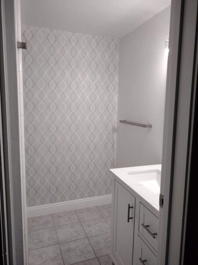 Building Photo - Large family home in Panorama area, near B...