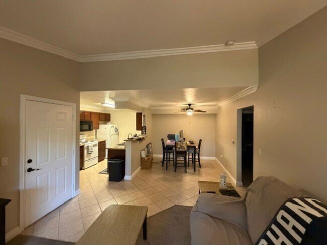Building Photo - A Fantastic and Super Clean 1 Bedroom, 1 Bathroom upstairs unit.