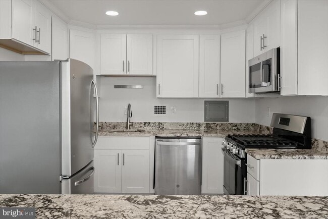 Building Photo - 5500 Friendship Blvd