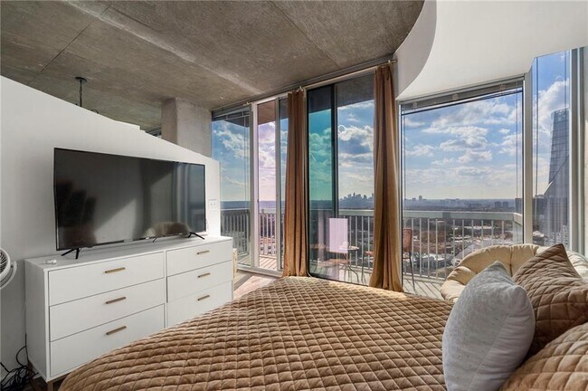 Building Photo - 3324 Peachtree Rd NE