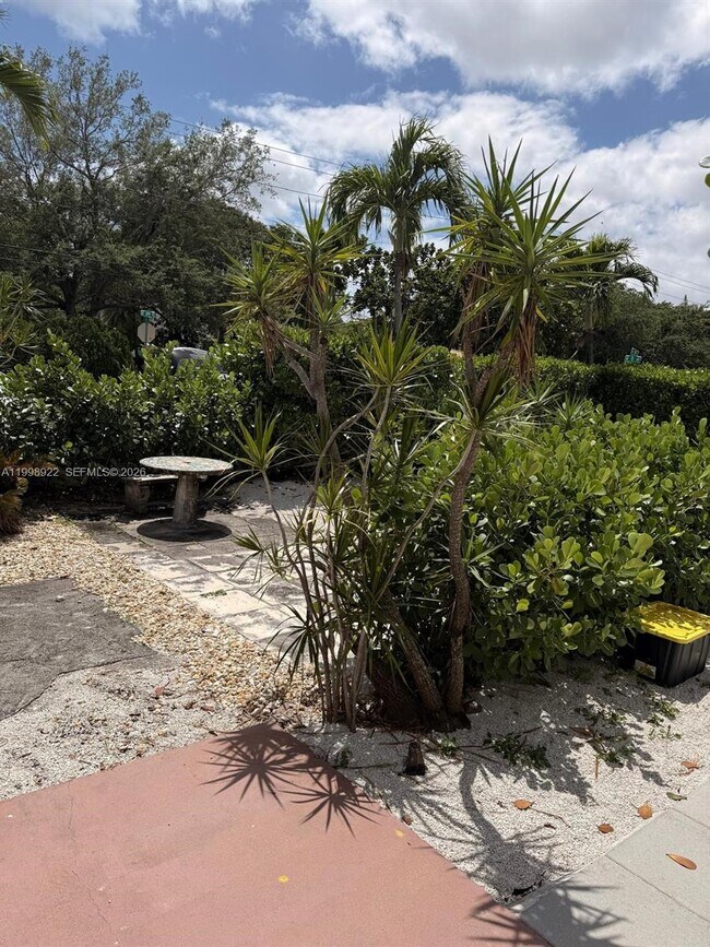 Building Photo - 1105 NE 119th St