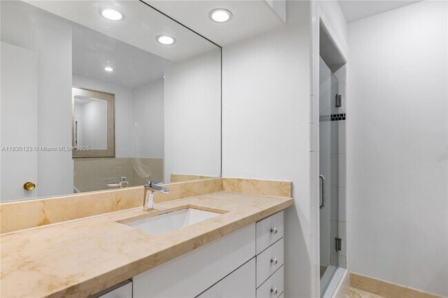 Building Photo - 4925 Collins Ave
