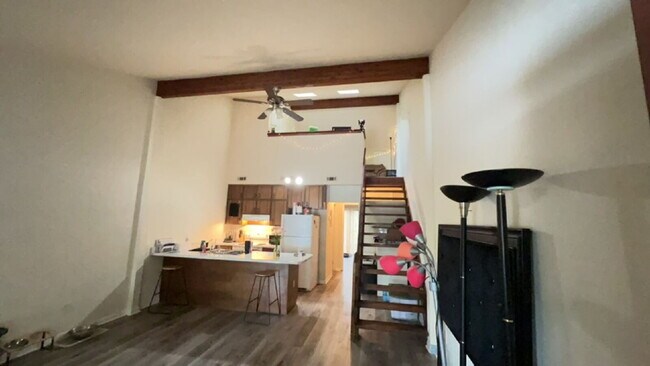 Building Photo - Perfect 1 Bedroom 1.5 Bathroom Townhome! Newer Flooring, Paint, and Appliances!