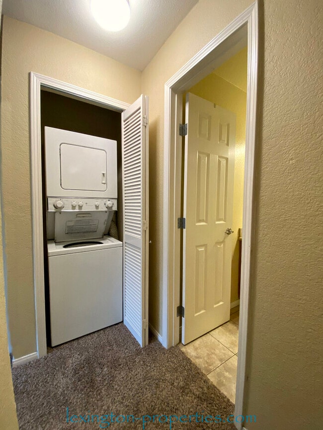 Building Photo - Stunning, 2Bed/2Bath, Condo Home with Views!