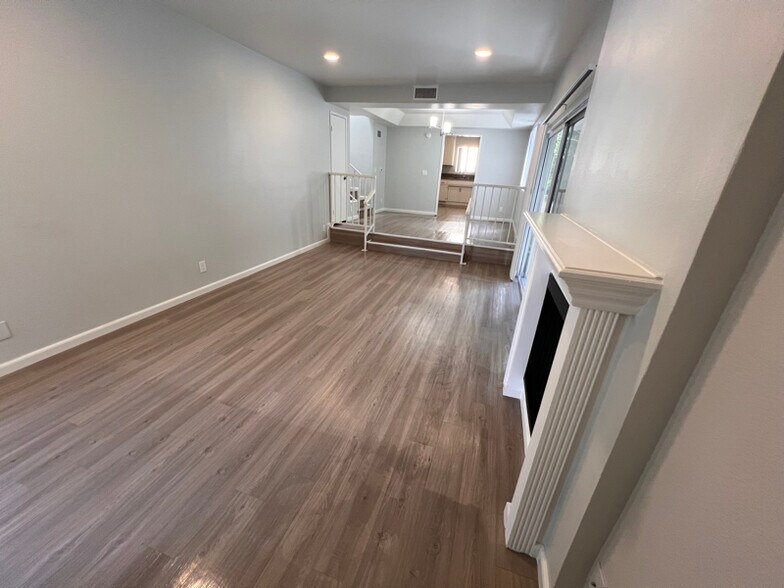 Building Photo - 4648 Fulton Ave