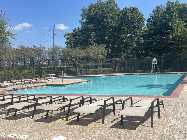 369317104_122098220828023121_727111220707905547_n.jpg - Greenbriar on the Bayou