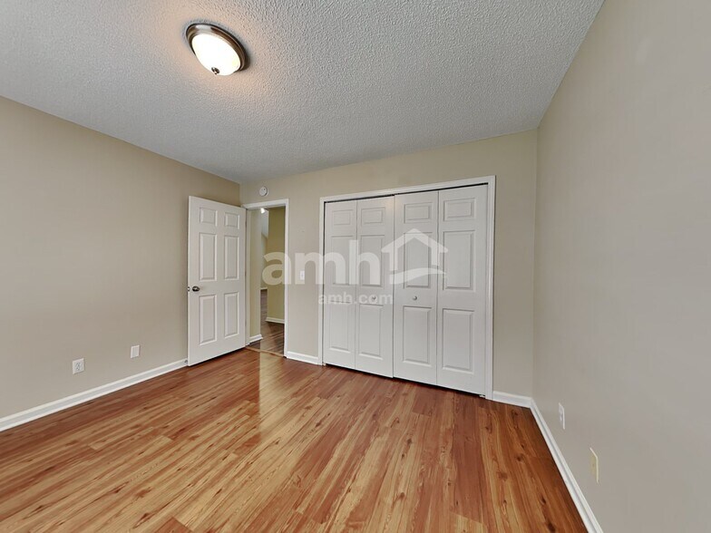 Building Photo - 131 Junco Way