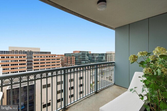 Building Photo - 851 N Glebe Rd